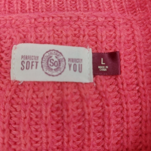 SO WOMENS BRIGHT PINK BRAIDED KNIT LONG SLEEVE 100% ACRYLIC SWEATER SIZE LARGE - Picture 2 of 7